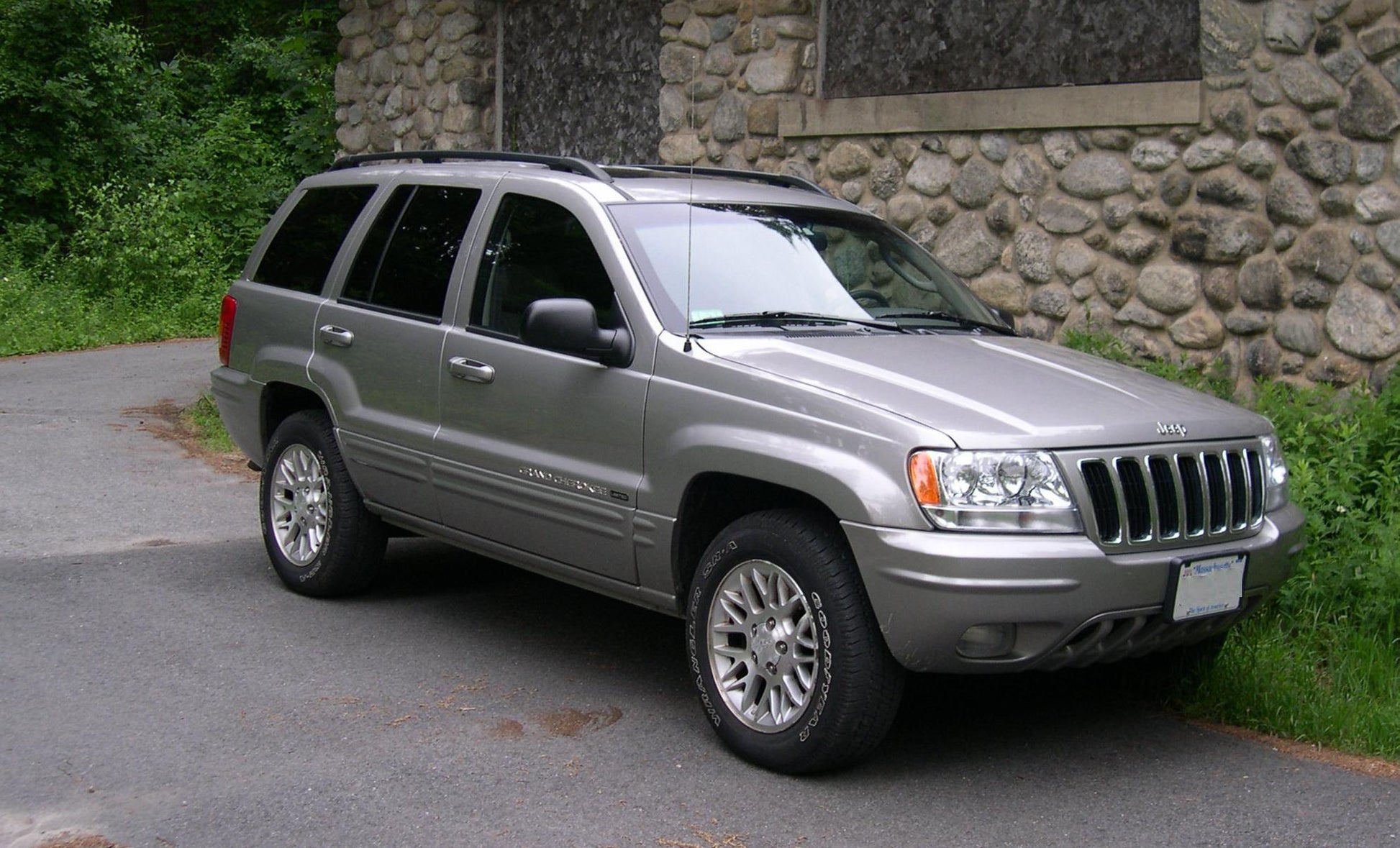 Jeep Grand Cherokee WJ & WG 1999 to 2005 Koni 82 series Suspension Kit with 40mm Raised Height - TrakWell